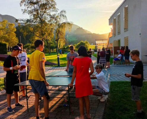 Ein Tischtennismatch am Campus von oberrainanderskompetent