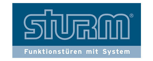 Logo von STURM mit dem Schriftzug „Funktionstüren mit System“ auf blauem Hintergrund