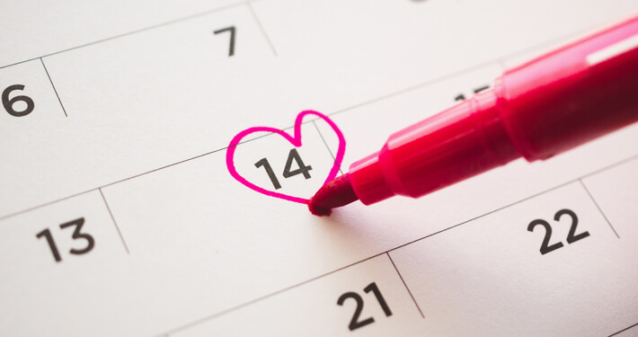 Kalenderblatt mit rot umrandeter 14, Herzsymbol zum Valentinstag, Inklusion, Angebote, Salzburg