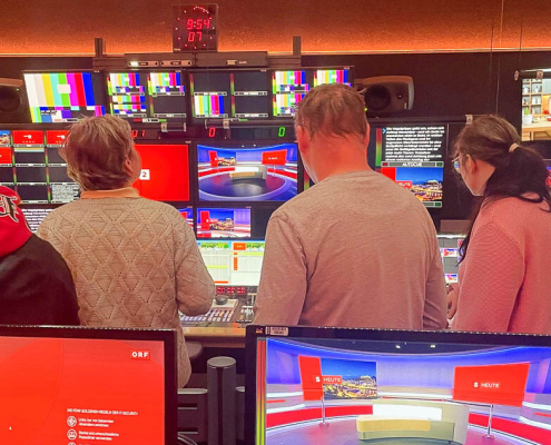 Vier Personen erleben inklusive Teilhabe beim Besuch im ORF-Landesstudio Salzburg, Arbeitsintegration